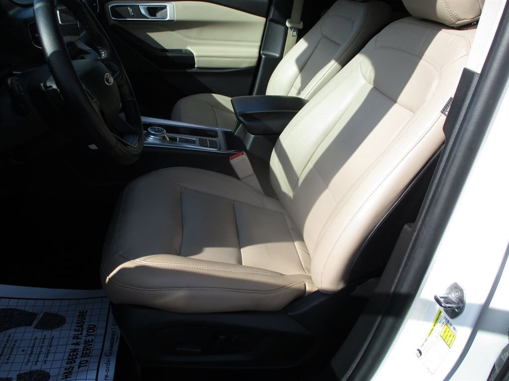 Used 2020 Ford Explorer XLT w/ Equipment Group 202A image 14
