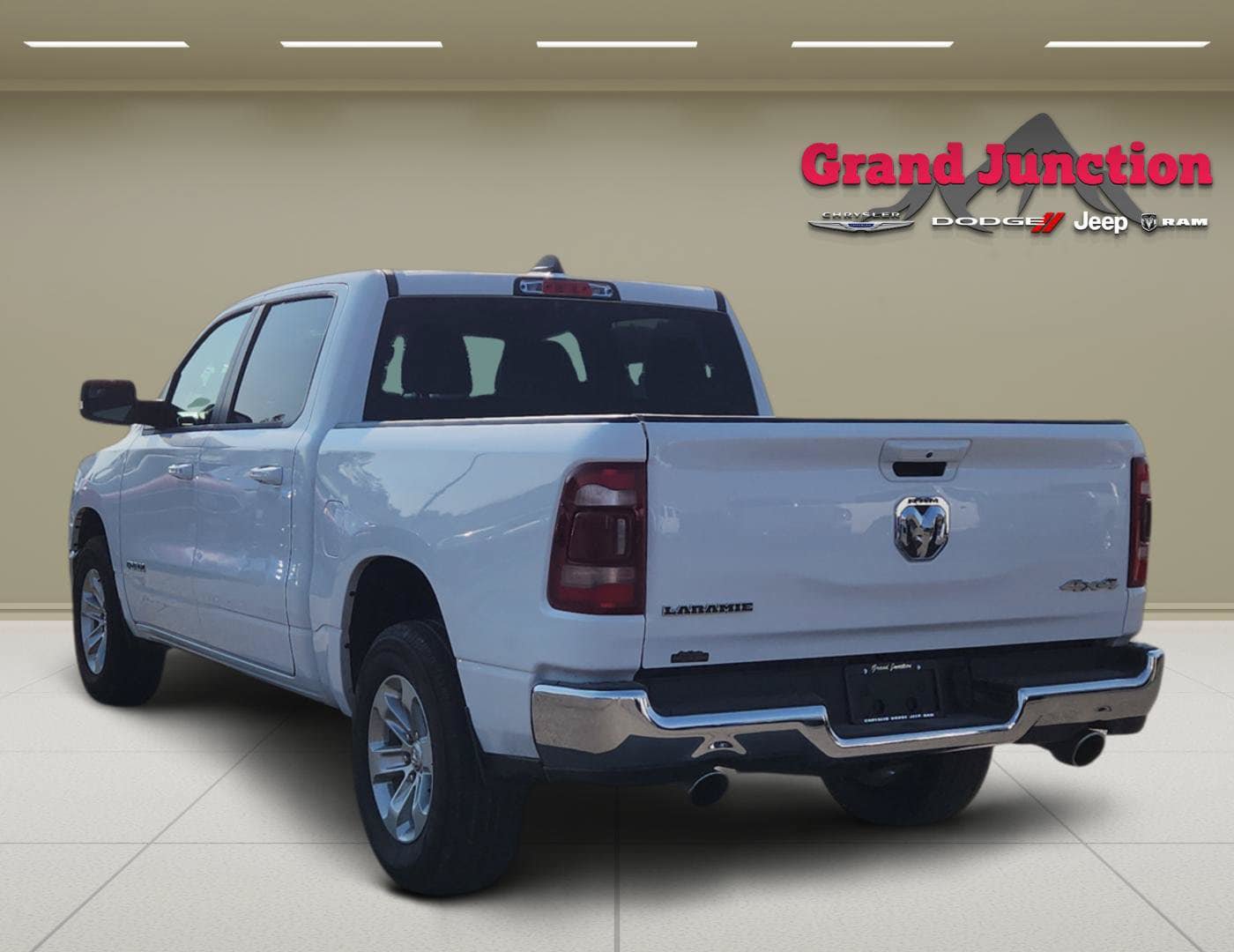 Used 2024 RAM 1500 Laramie AWD/4WD image 5