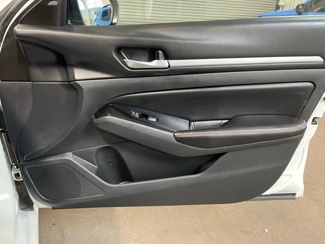 Used 2024 Nissan Altima 2.5 SR FWD image 10