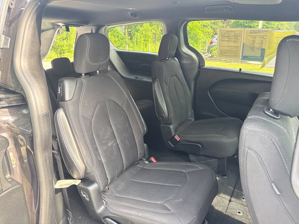 Used 2019 Chrysler Pacifica Touring Plus w/ S Appearance Package FWD image 33