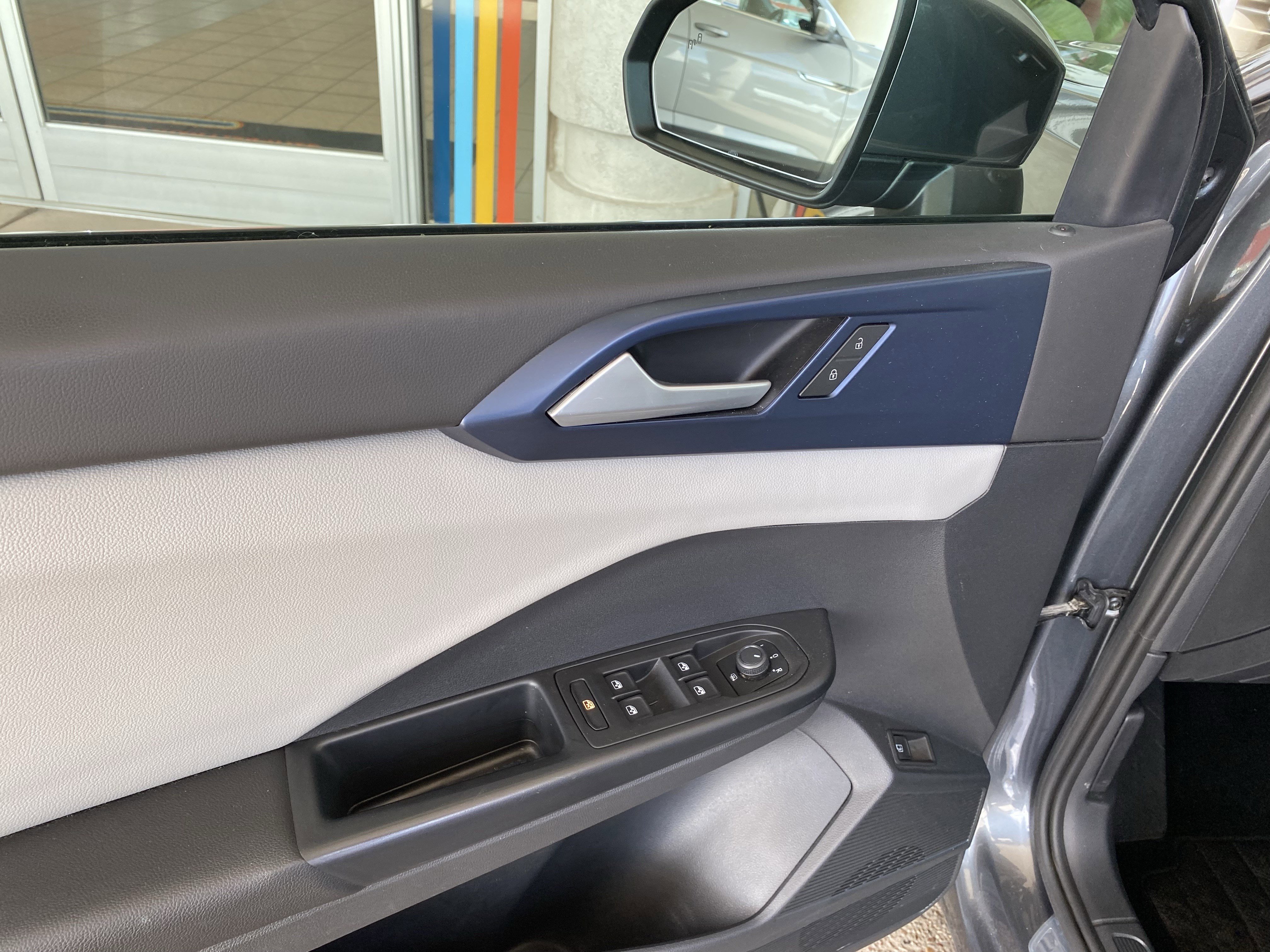 Certified 2022 Volkswagen Taos SE image 11