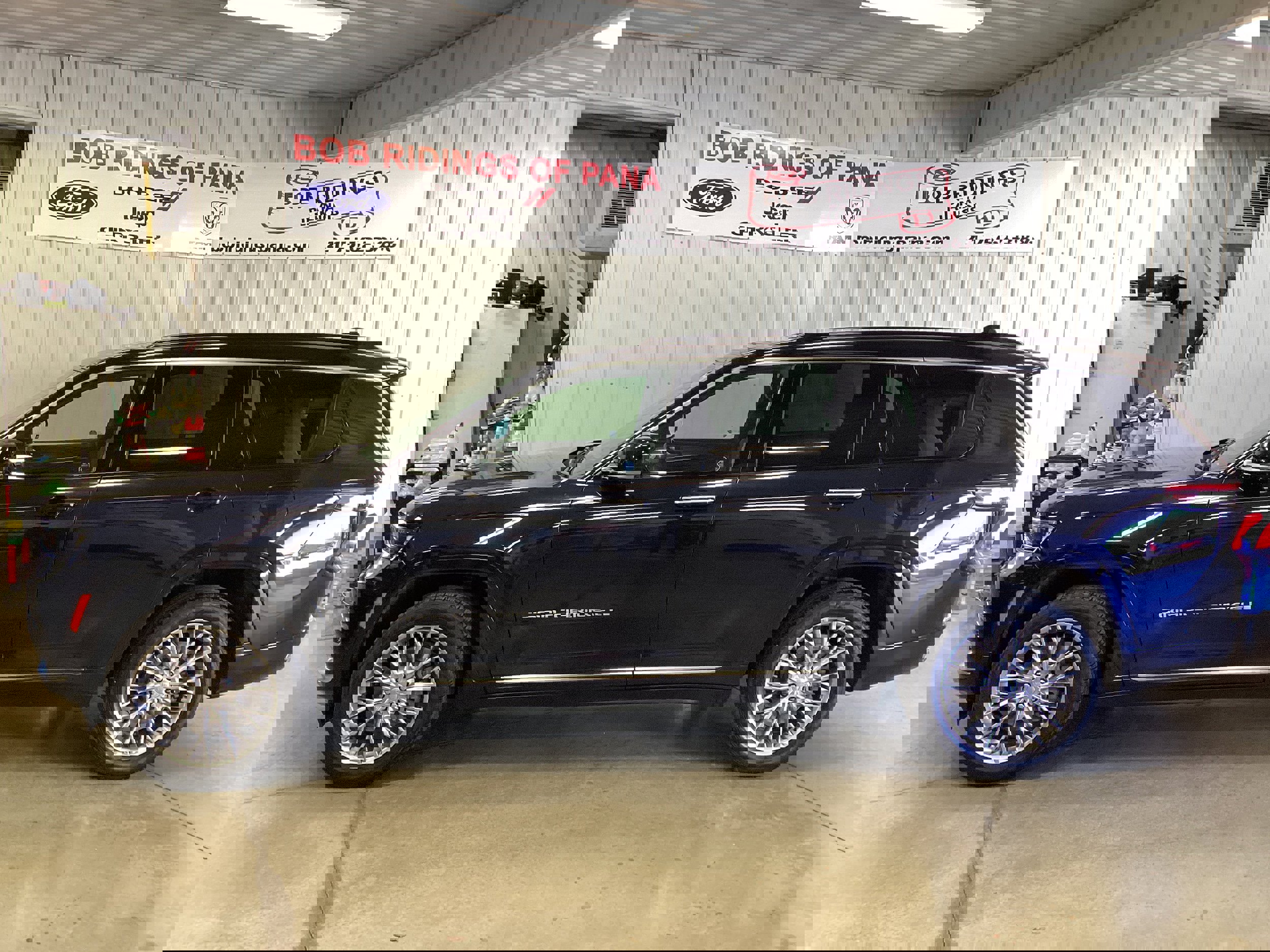 Used 2024 Jeep Grand Cherokee L Summit w/ Advanced Protech Group IV image 2