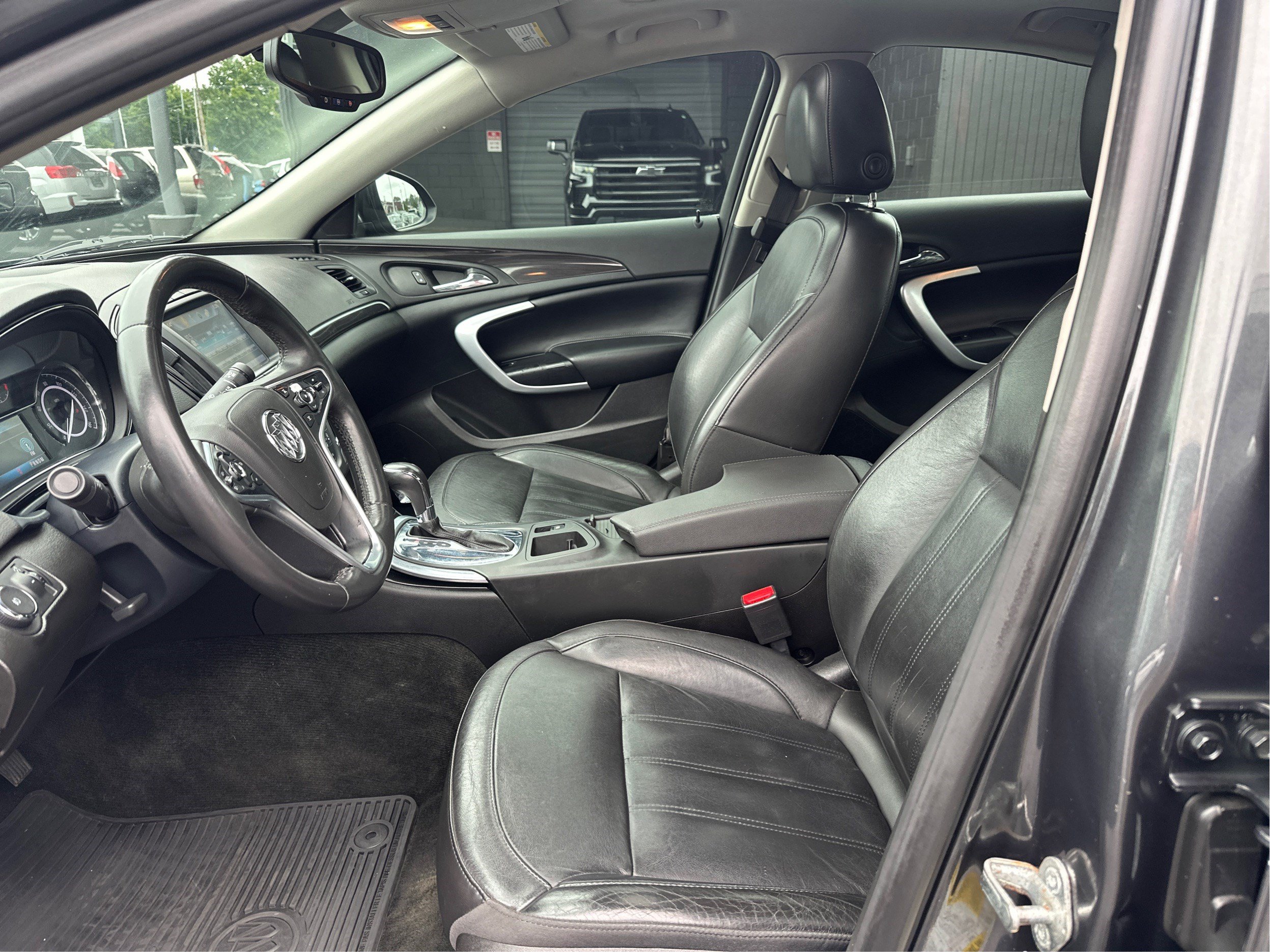 Used 2017 Buick Regal Sport Touring FWD image 9