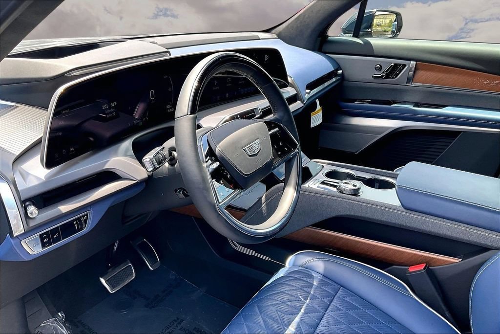 Certified 2026 Cadillac Vistiq Premium Luxury AWD/4WD image 17