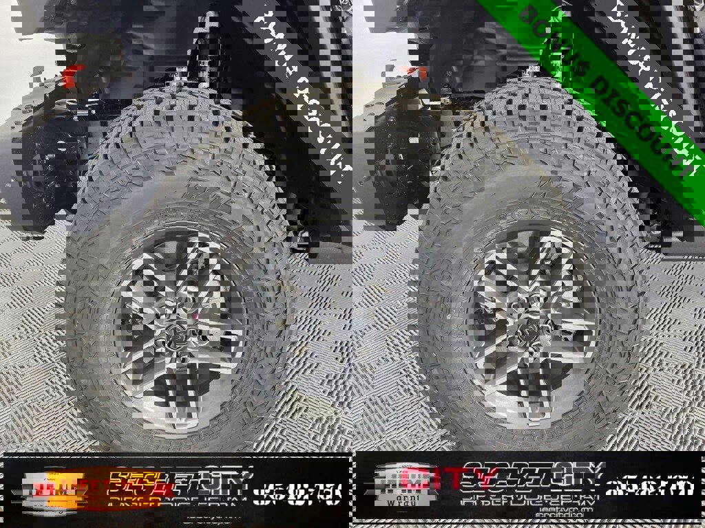 New 2025 Jeep Gladiator Mojave image 8