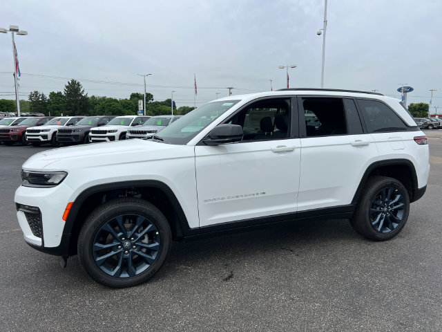 New 2026 Jeep Grand Cherokee Limited AWD/4WD image 3