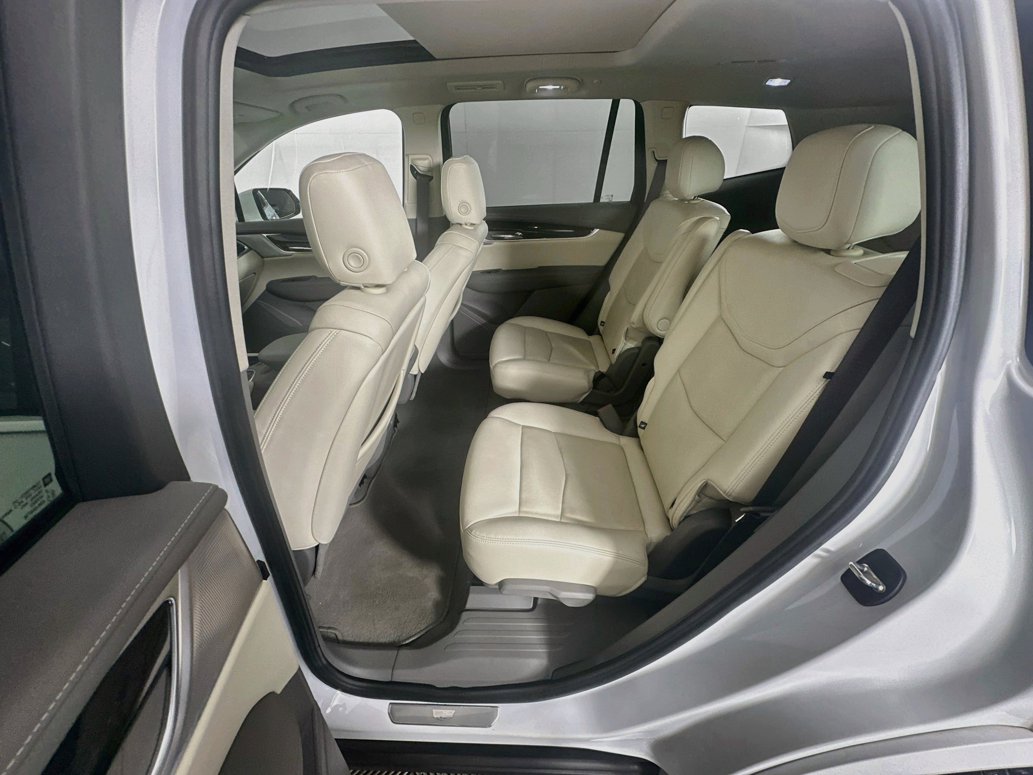 Used 2023 Cadillac XT6 Premium Luxury w/ Technology Package FWD image 28