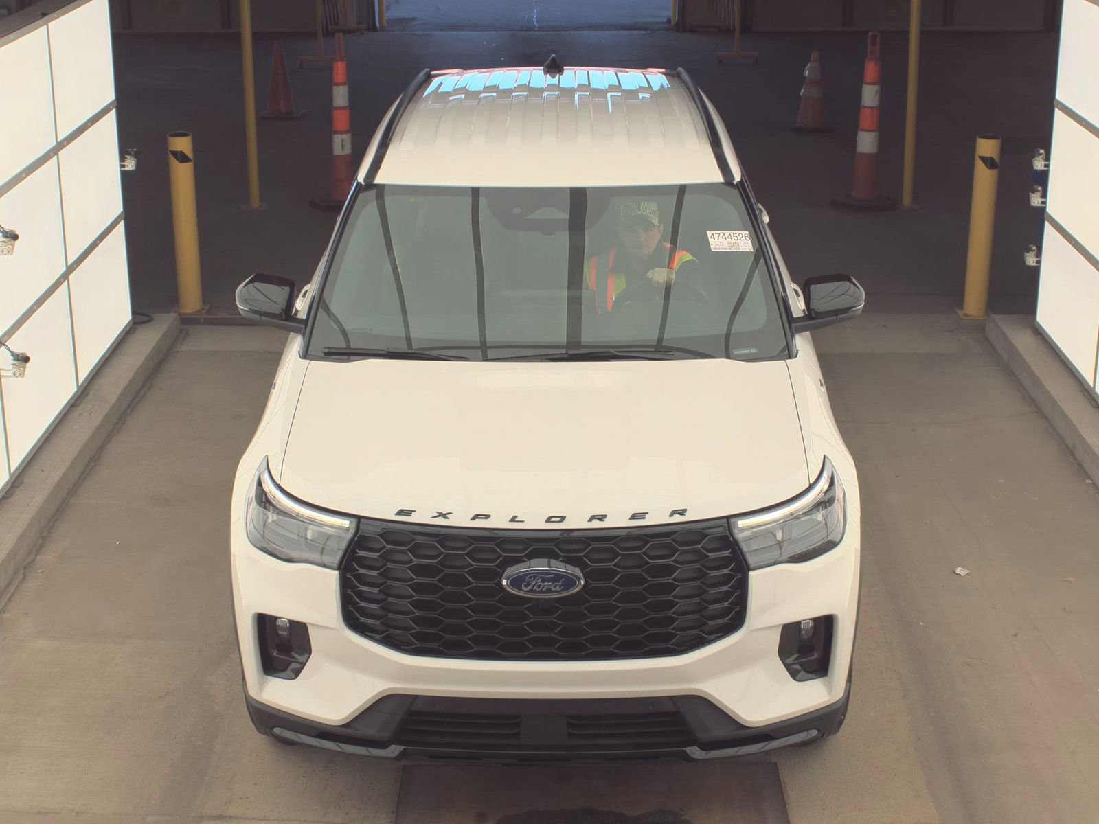 Used 2025 Ford Explorer ST-Line AWD/4WD image 3