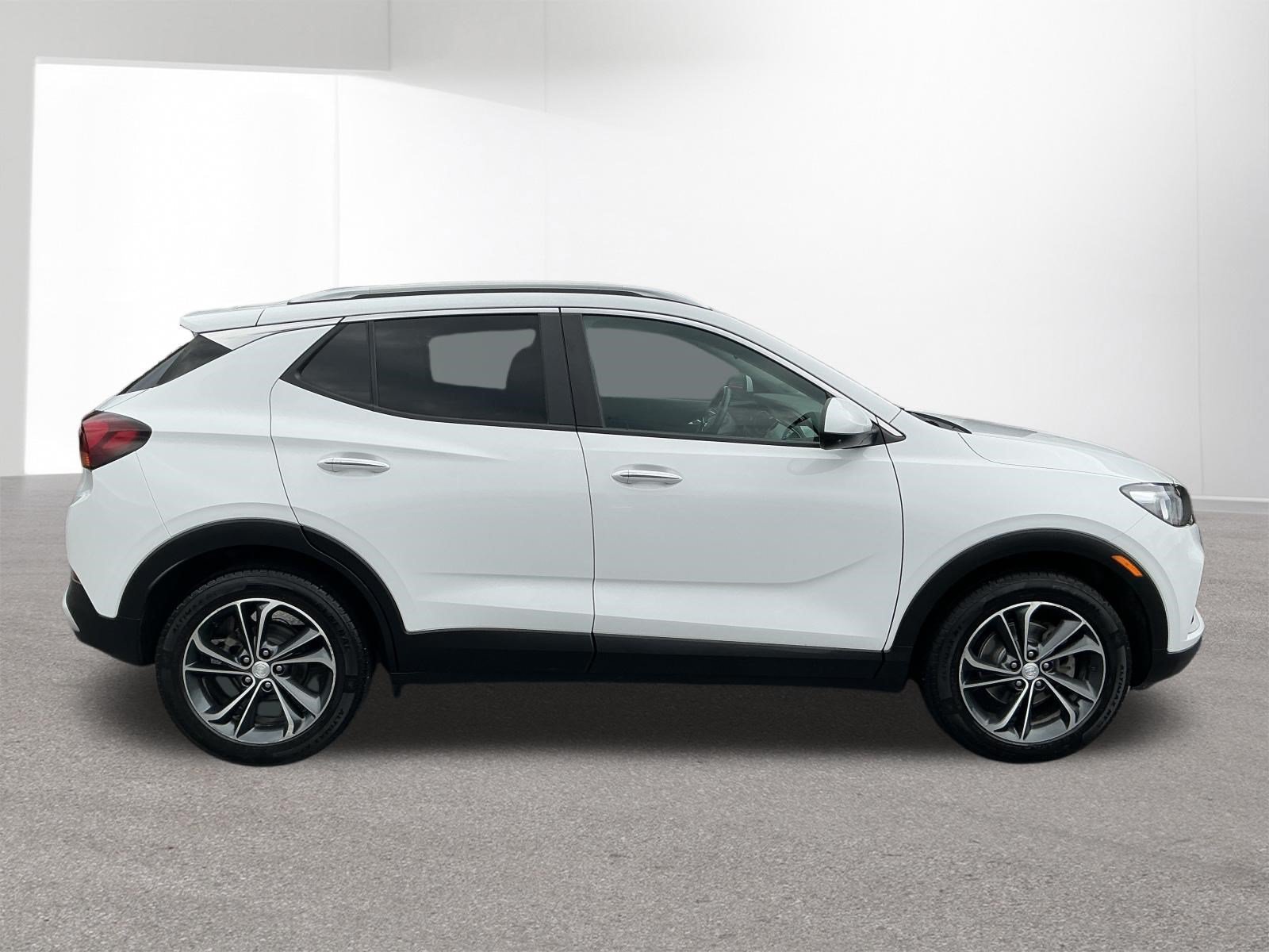Used 2022 Buick Encore GX Select FWD image 2