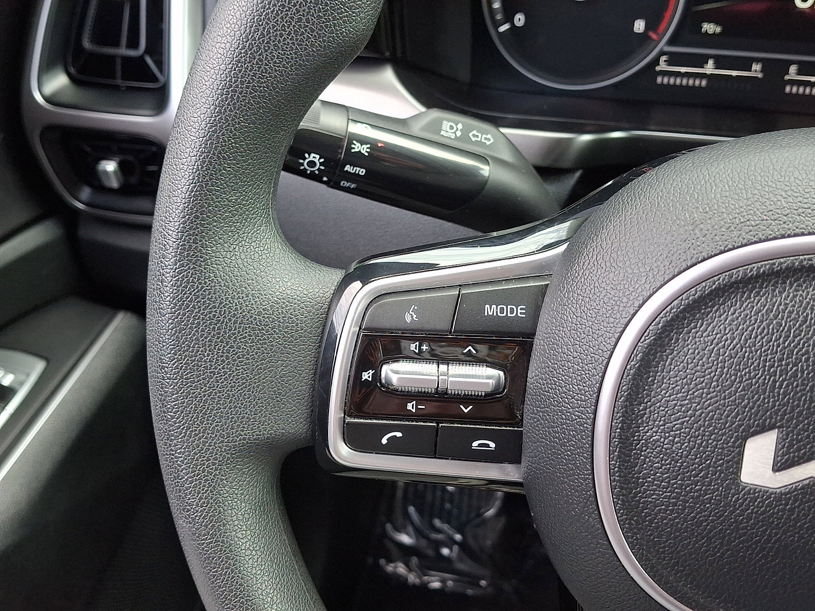Used 2023 Kia Sorento LX image 21