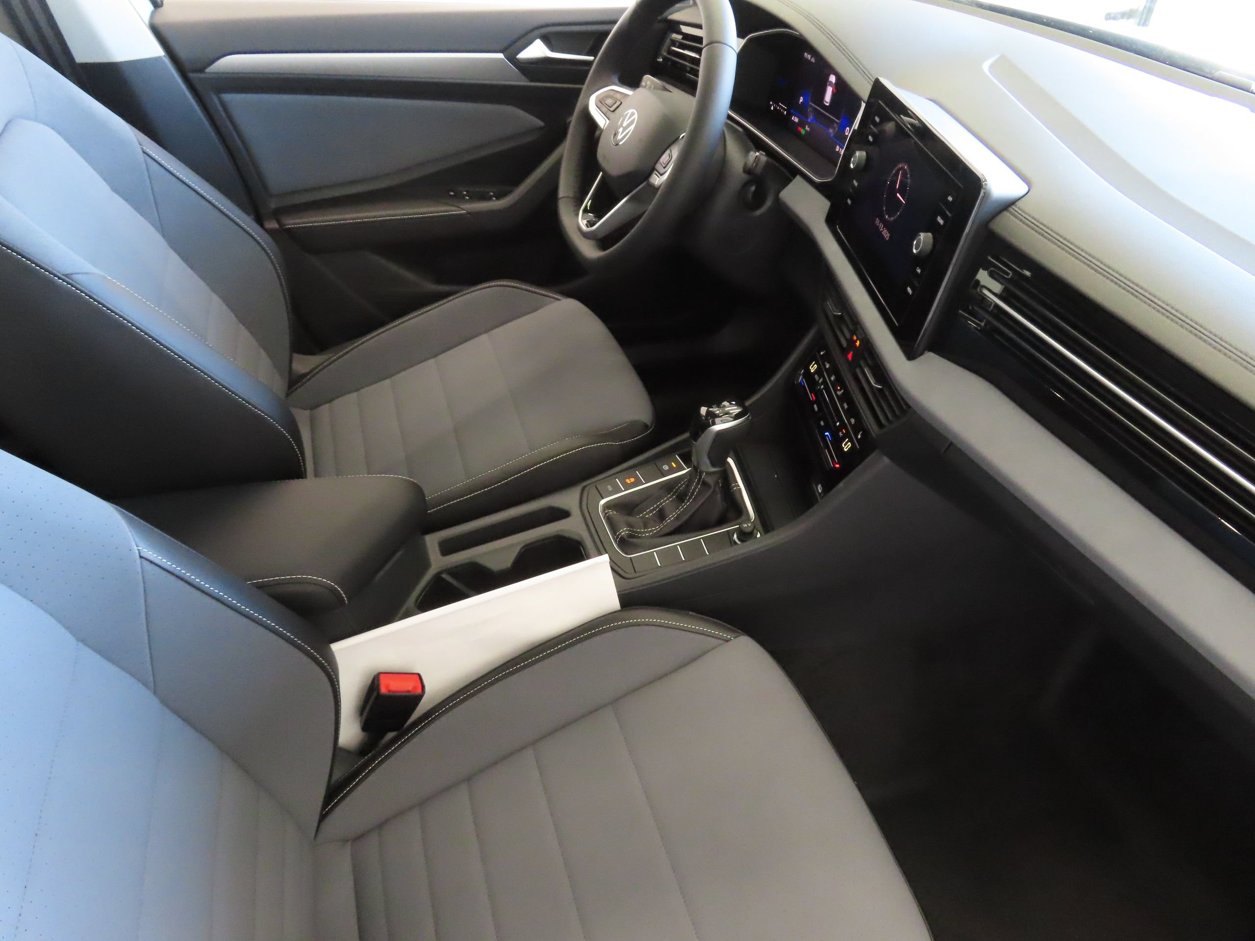 New 2026 Volkswagen Jetta SE FWD image 25