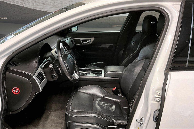 Used 2015 Jaguar XF Portfolio RWD image 22