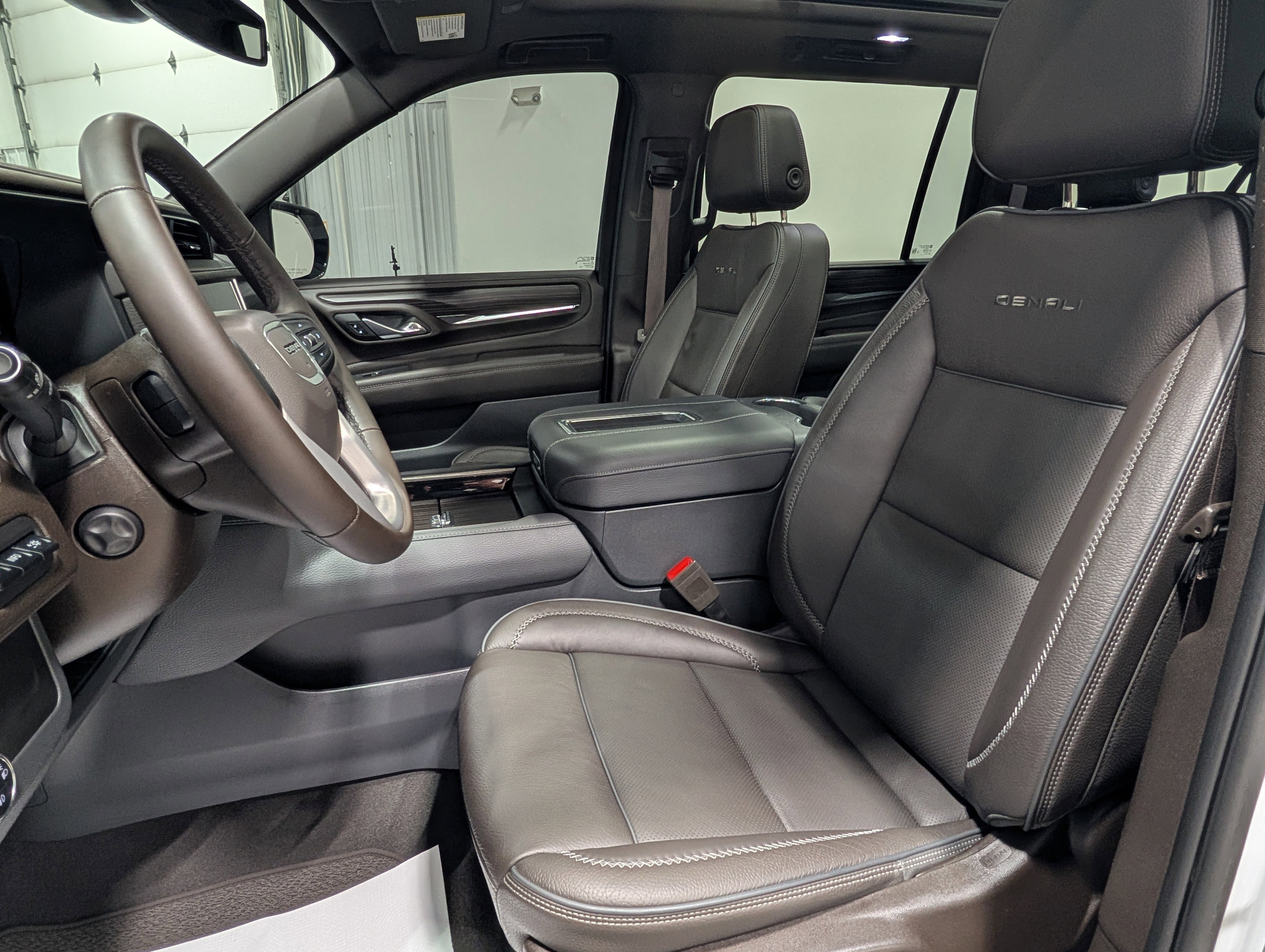 Used 2023 GMC Yukon XL Denali AWD/4WD image 17