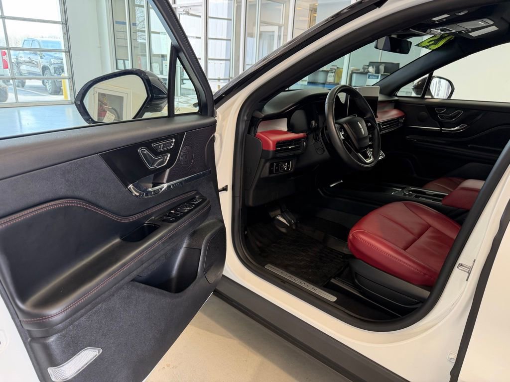 Used 2023 Lincoln Corsair Reserve w/ Equipment Group 201A image 8