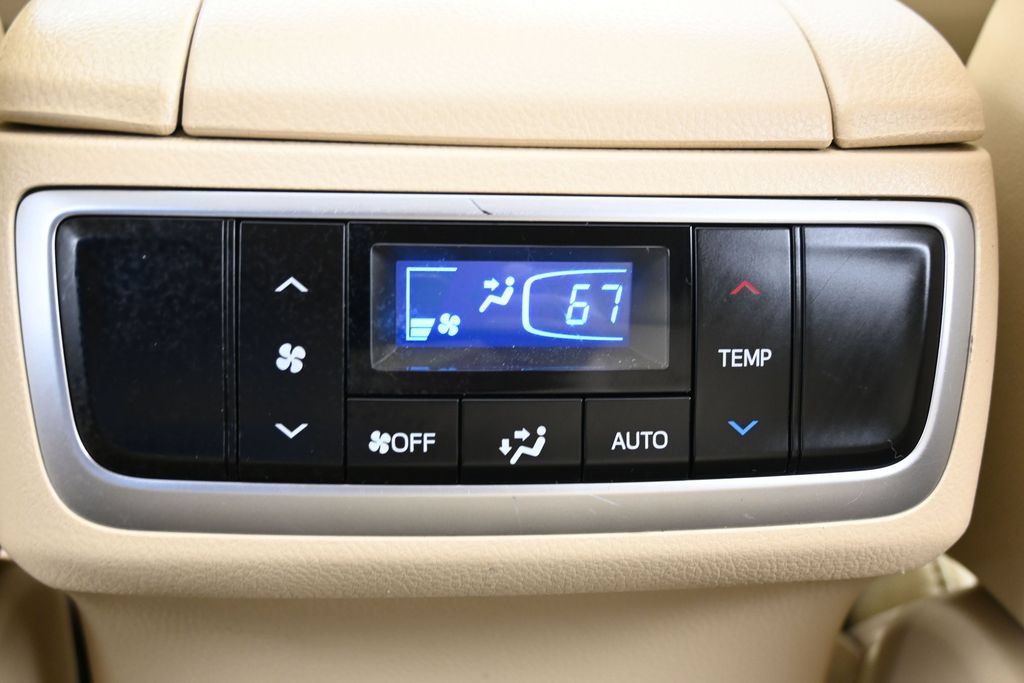 Used 2019 Toyota Highlander XLE AWD/4WD image 40