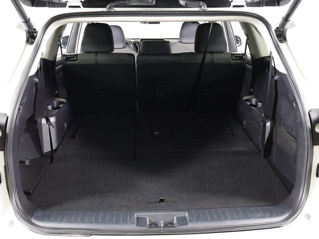 Used 2024 Toyota Highlander LE AWD/4WD image 18