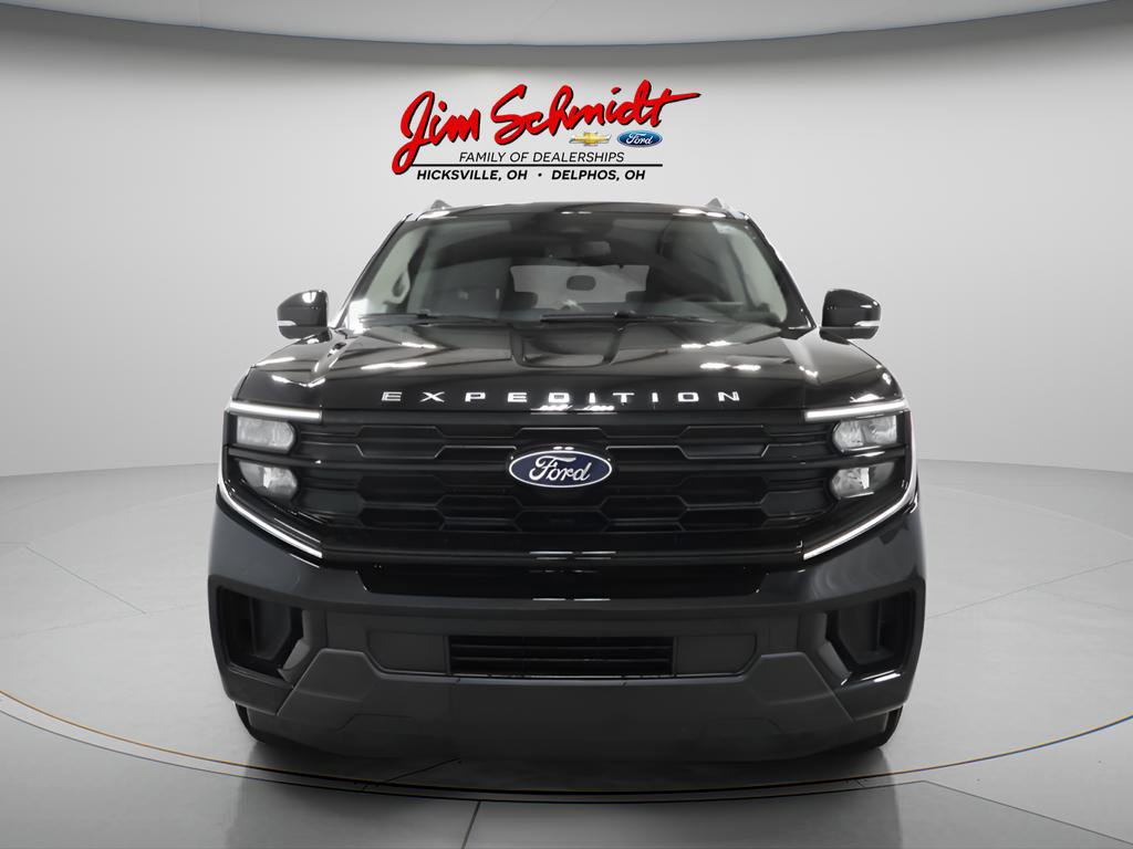 Used 2025 Ford Expedition Active AWD/4WD image 3