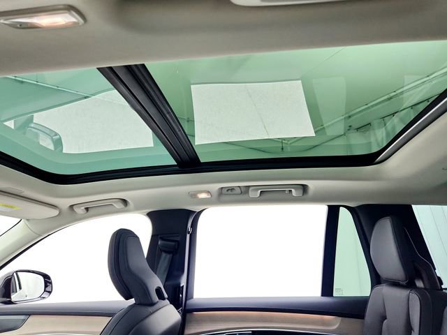 New 2026 Volvo XC90 B6 Plus w/ Protection Package Premier image 18