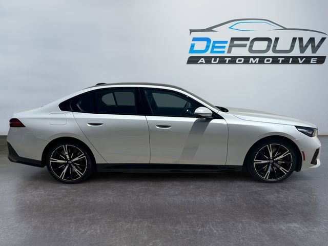 New 2026 BMW 550e xDrive image 13
