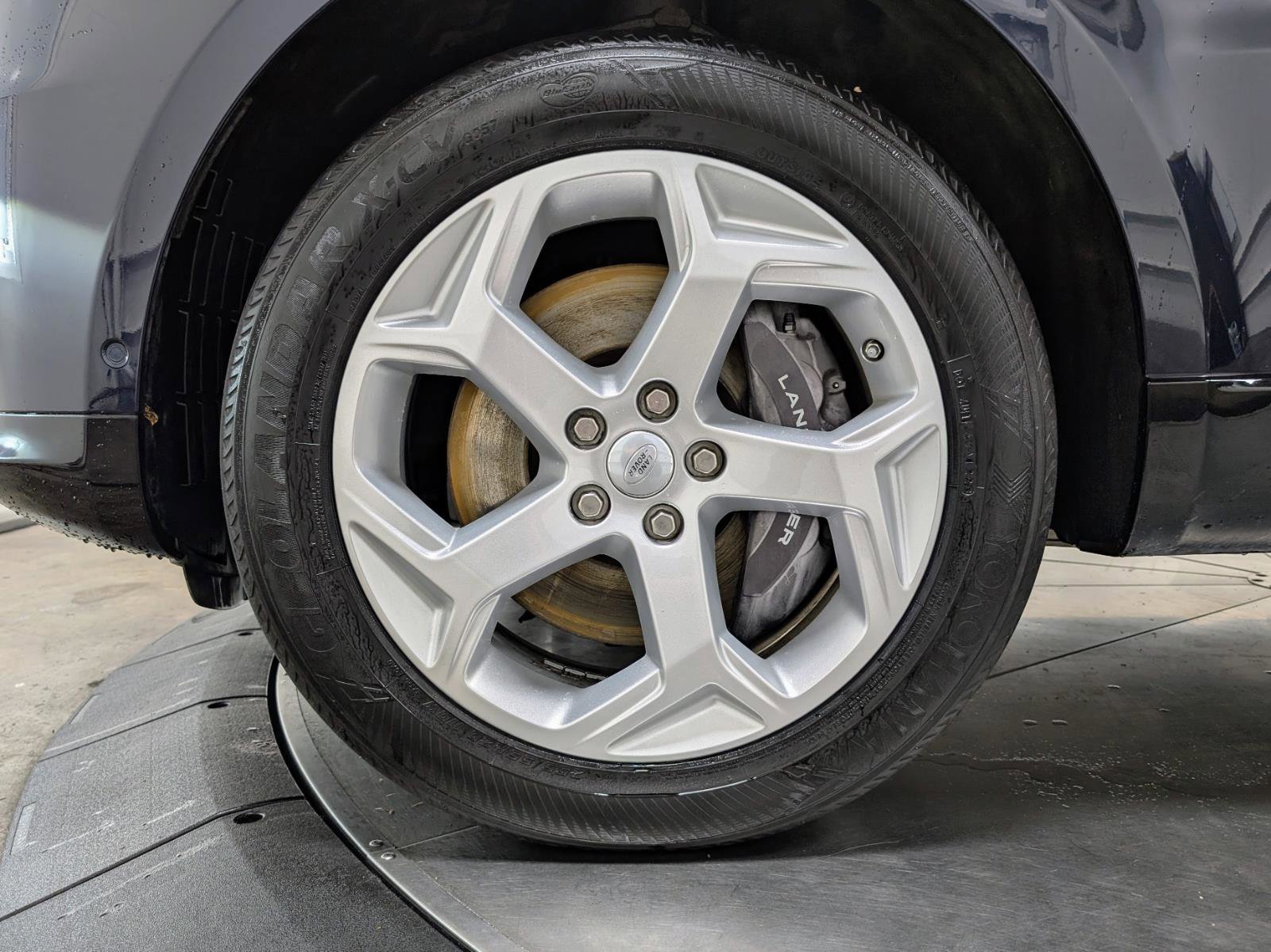 Used 2020 Land Rover Range Rover Sport HSE image 12