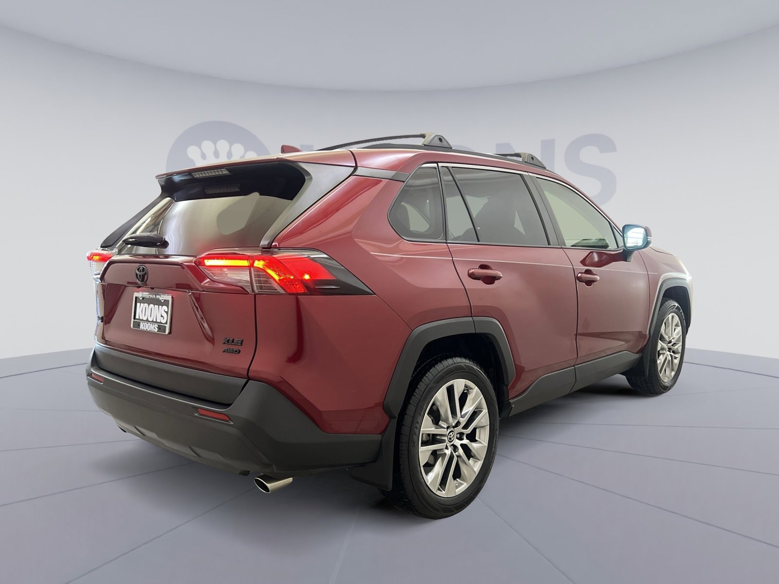 Used 2019 Toyota RAV4 XLE Premium w/ Cold Weather Package AWD/4WD image 8