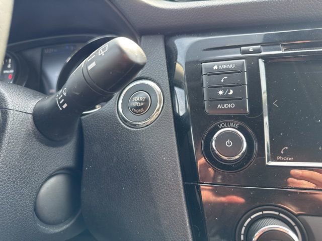 Used 2020 Nissan Rogue SV image 15