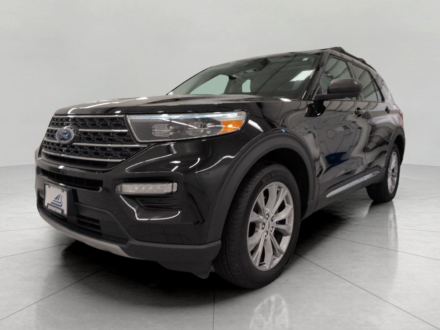 Used 2024 Ford Explorer XLT w/ Equipment Group 202A AWD/4WD image 13