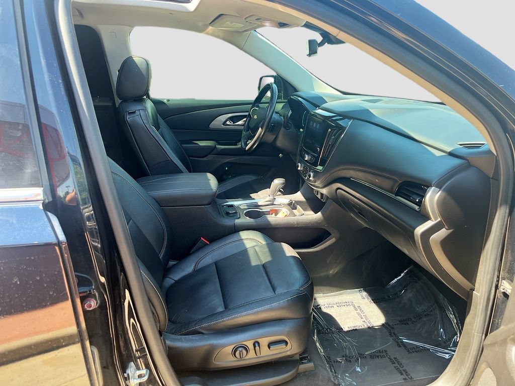 Used 2020 Chevrolet Traverse LT w/ LT Premium Package AWD/4WD image 31