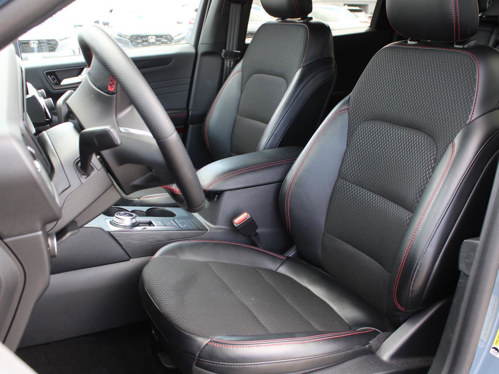 Used 2025 Ford Escape ST-Line Select AWD/4WD image 18