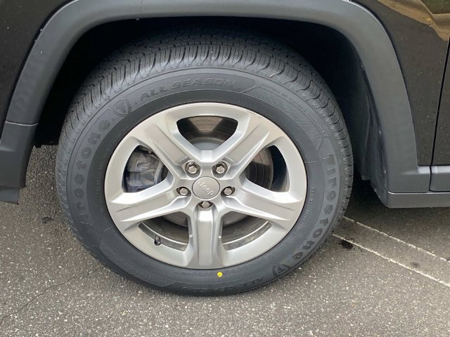 Used 2023 Jeep Compass Latitude w/ Sun and Sound Group AWD/4WD image 6