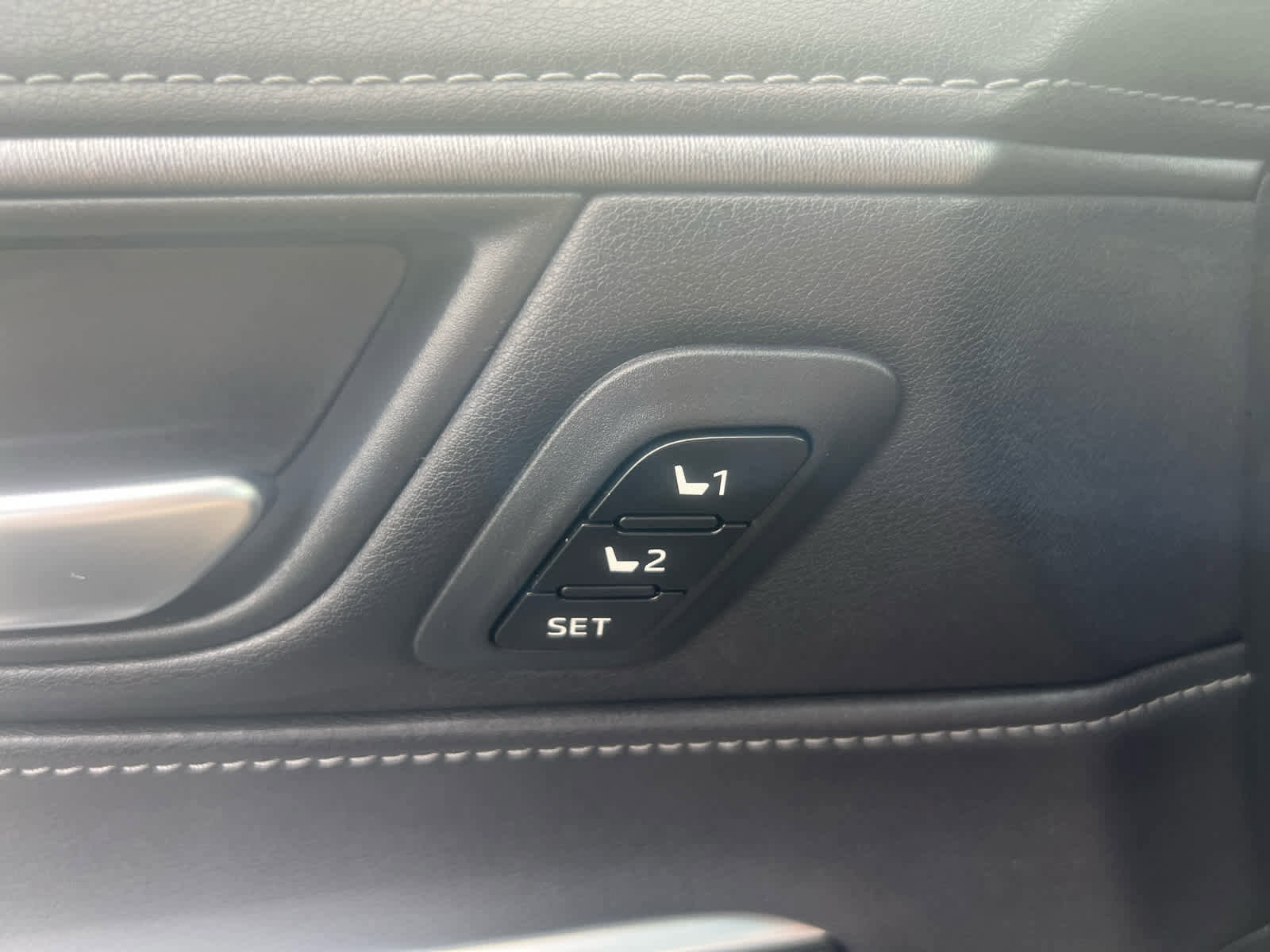 Certified 2024 Toyota Venza XLE AWD/4WD image 15