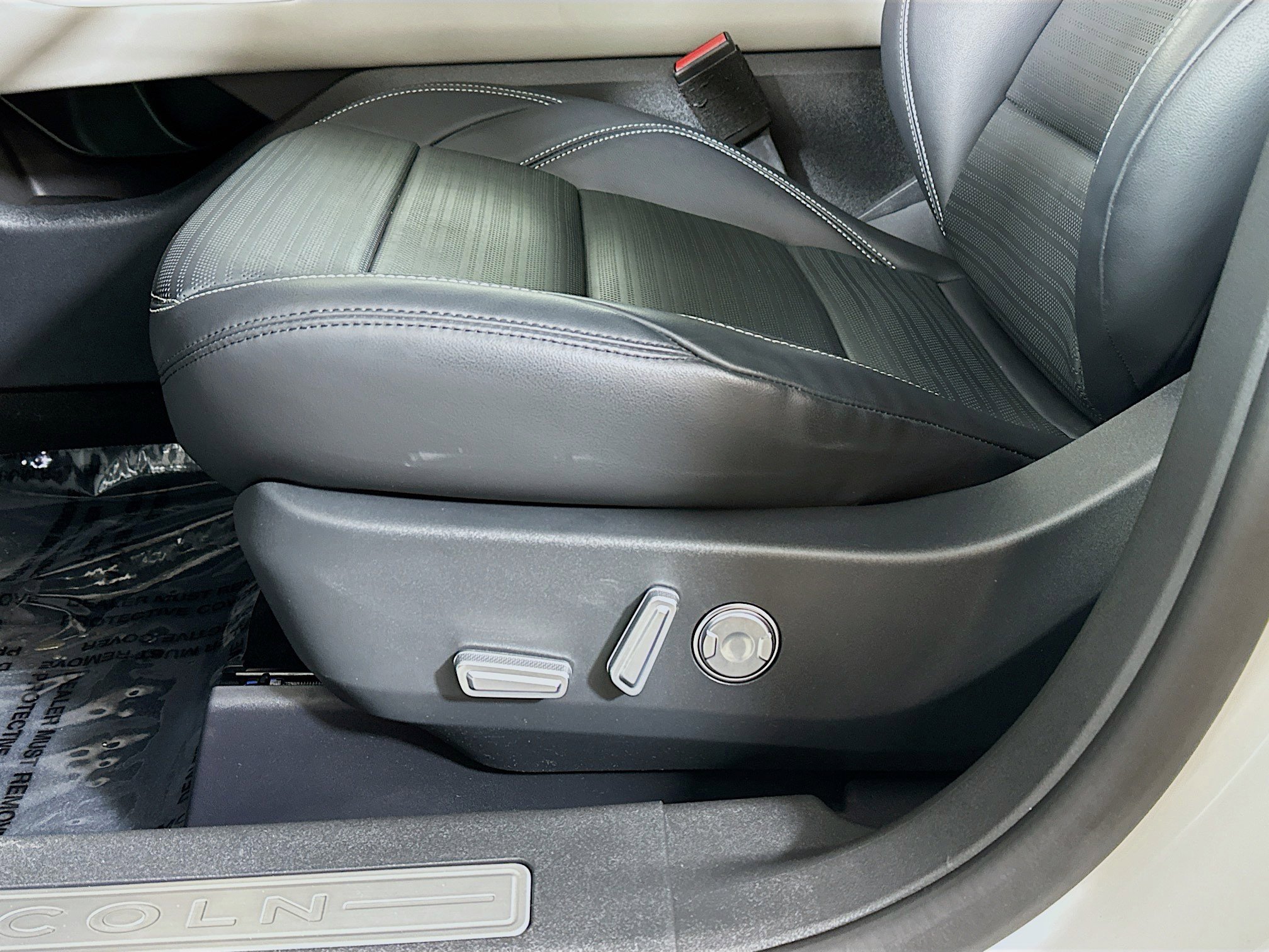 Used 2024 Lincoln Nautilus Reserve w/ Equipment Group 202A image 19