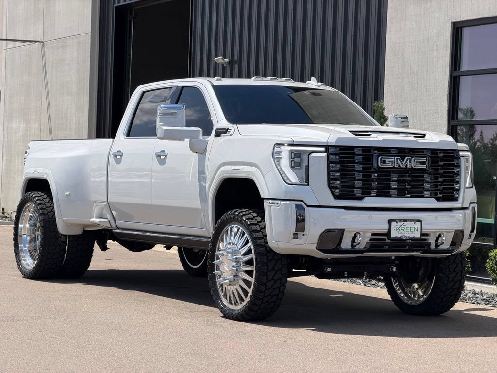 Used 2024 GMC Sierra 3500 Denali Ultimate AWD/4WD image 4