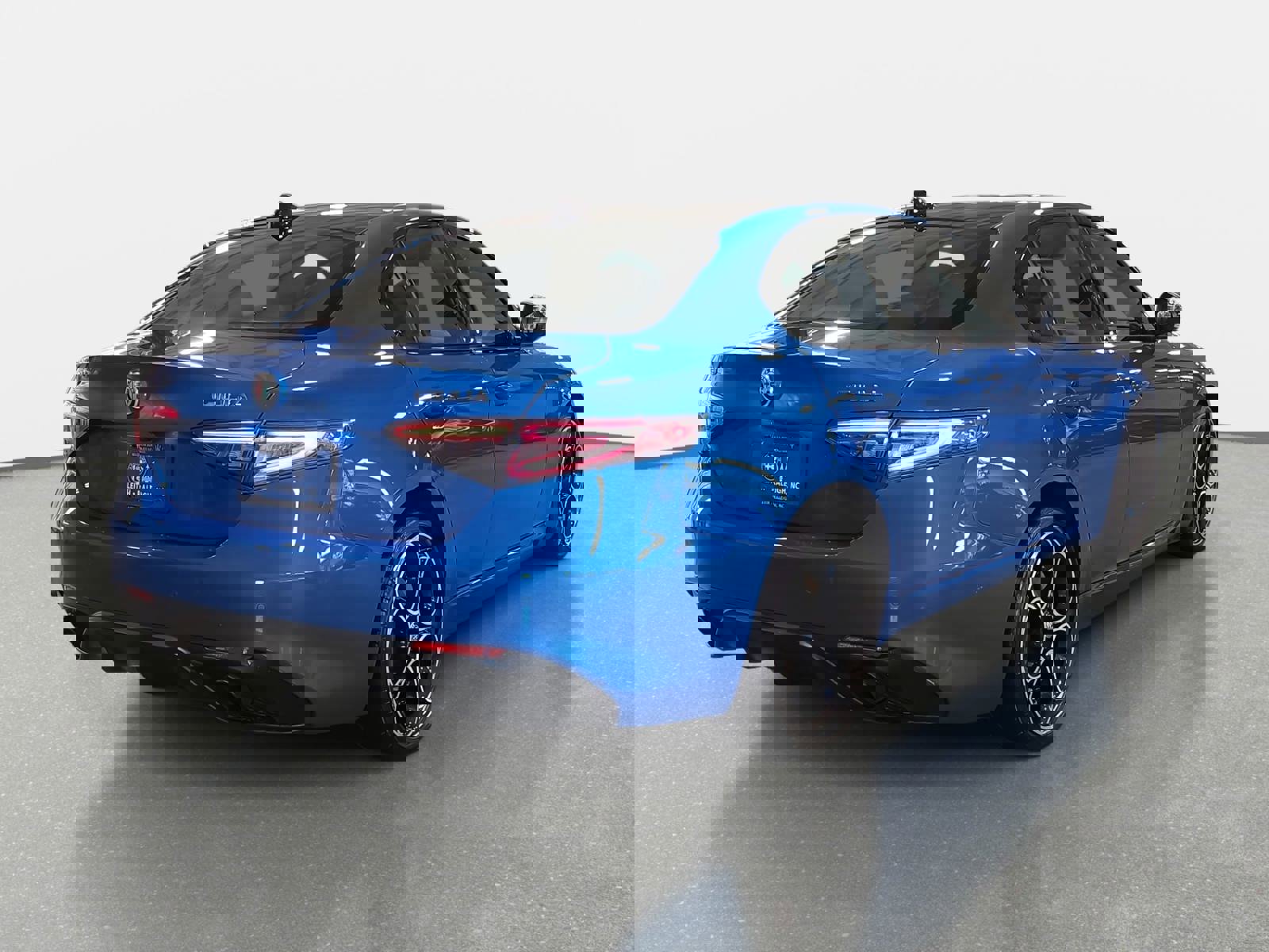 Used 2024 Alfa Romeo Giulia Veloce image 5