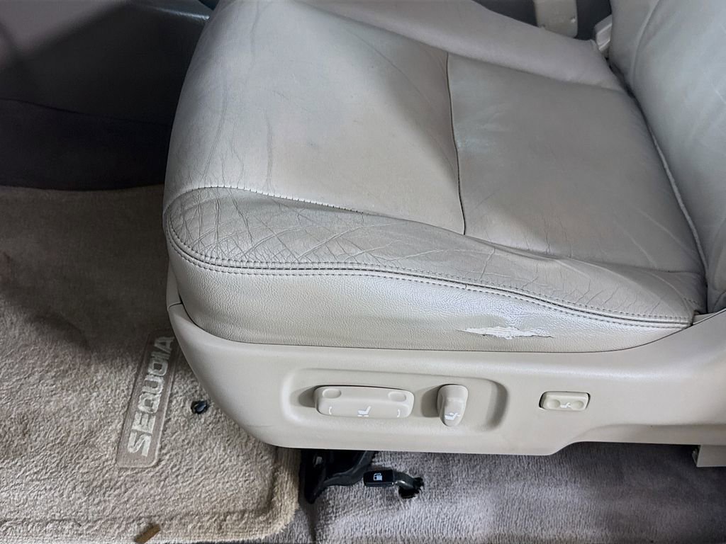 Used 2006 Toyota Sequoia SR5 RWD image 21