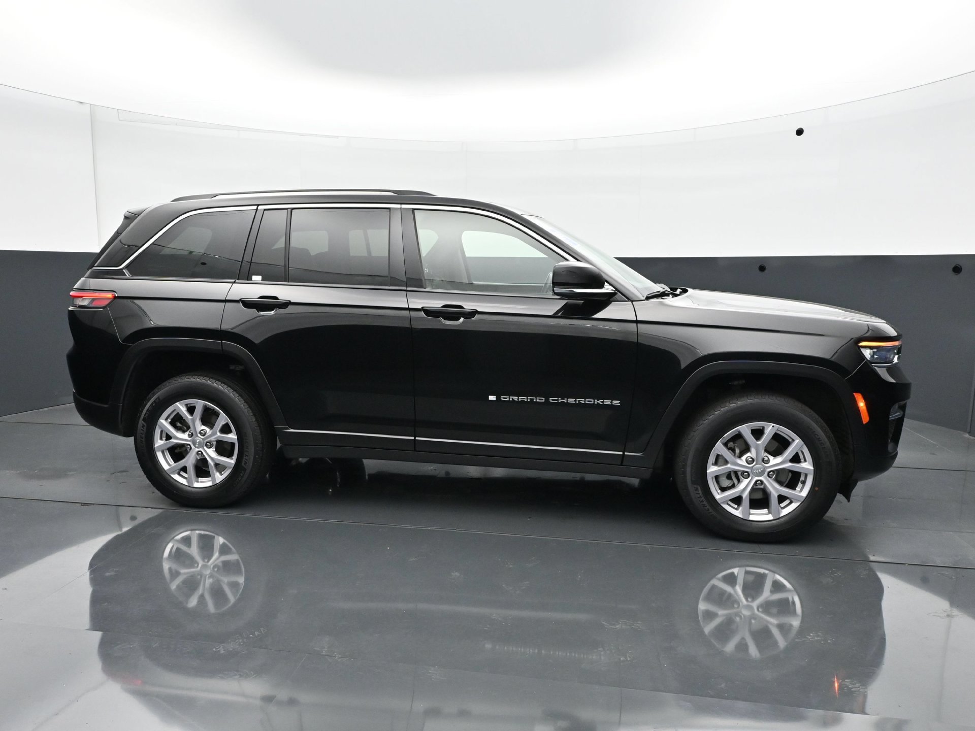 Used 2022 Jeep Grand Cherokee Limited AWD/4WD image 8