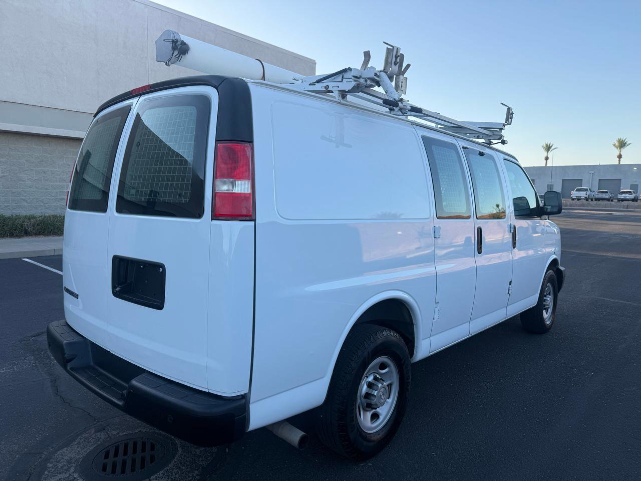 Used 2017 Chevrolet Express 2500 RWD image 3