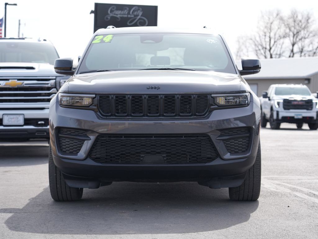 Used 2024 Jeep Grand Cherokee Altitude AWD/4WD image 8