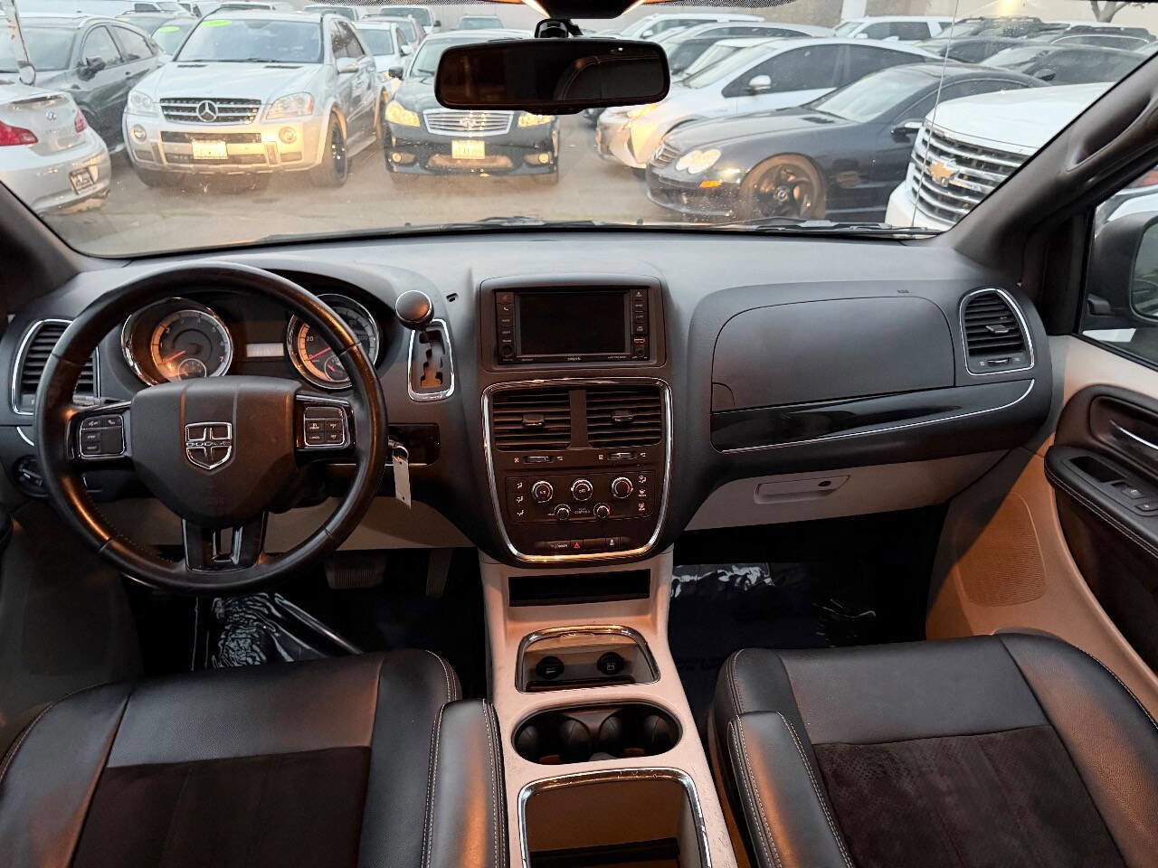 Used 2017 Dodge Grand Caravan SXT image 13