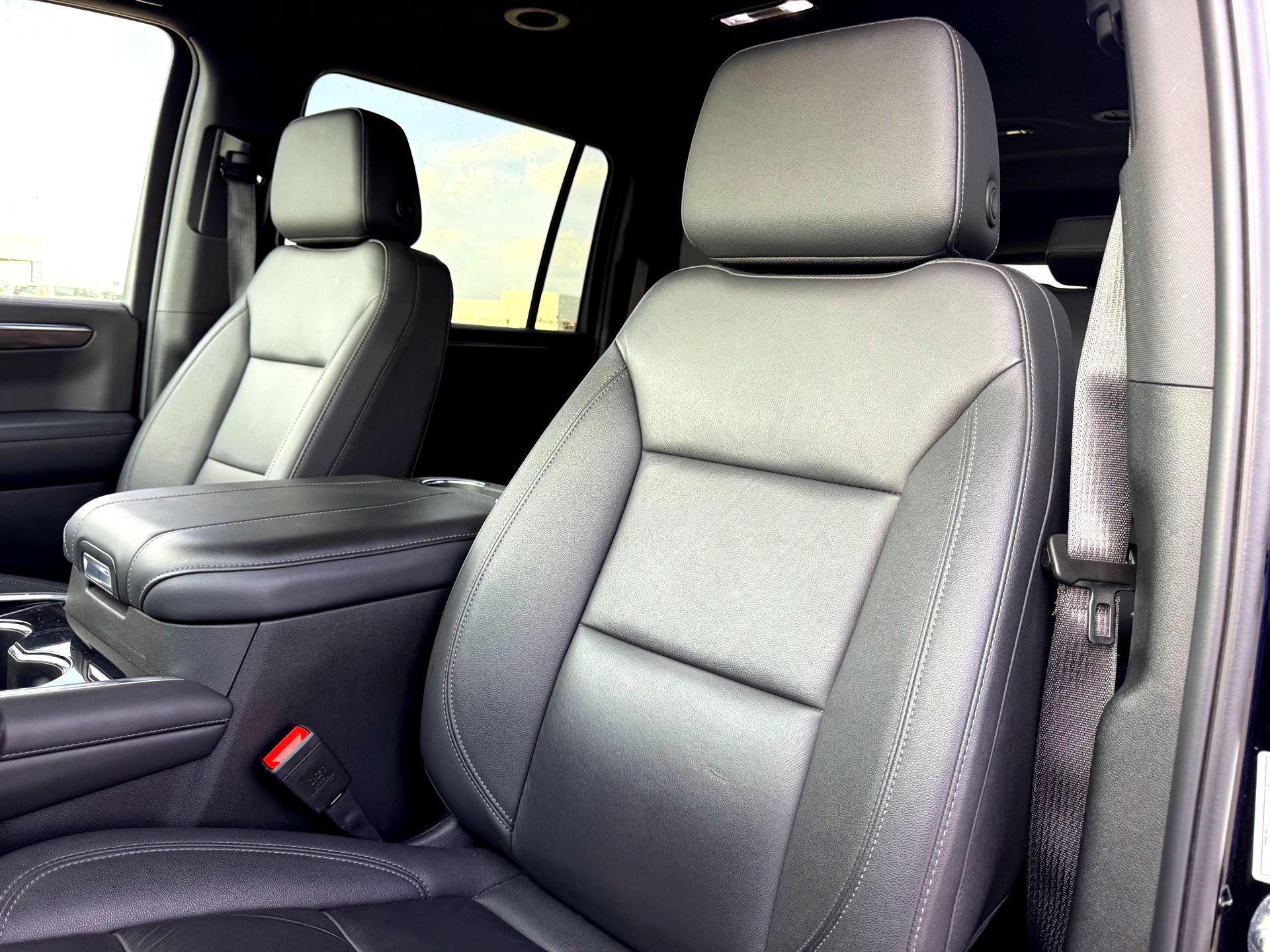 Used 2025 Chevrolet Suburban Z71 AWD/4WD image 14