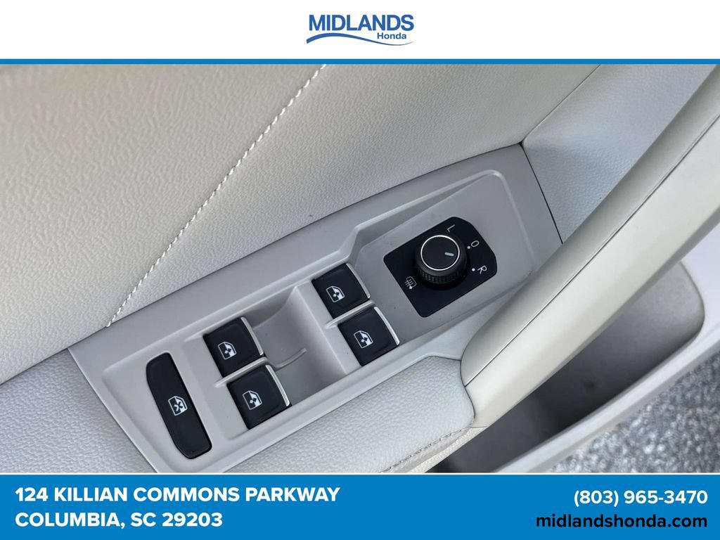 Used 2023 Volkswagen Tiguan SE FWD image 17