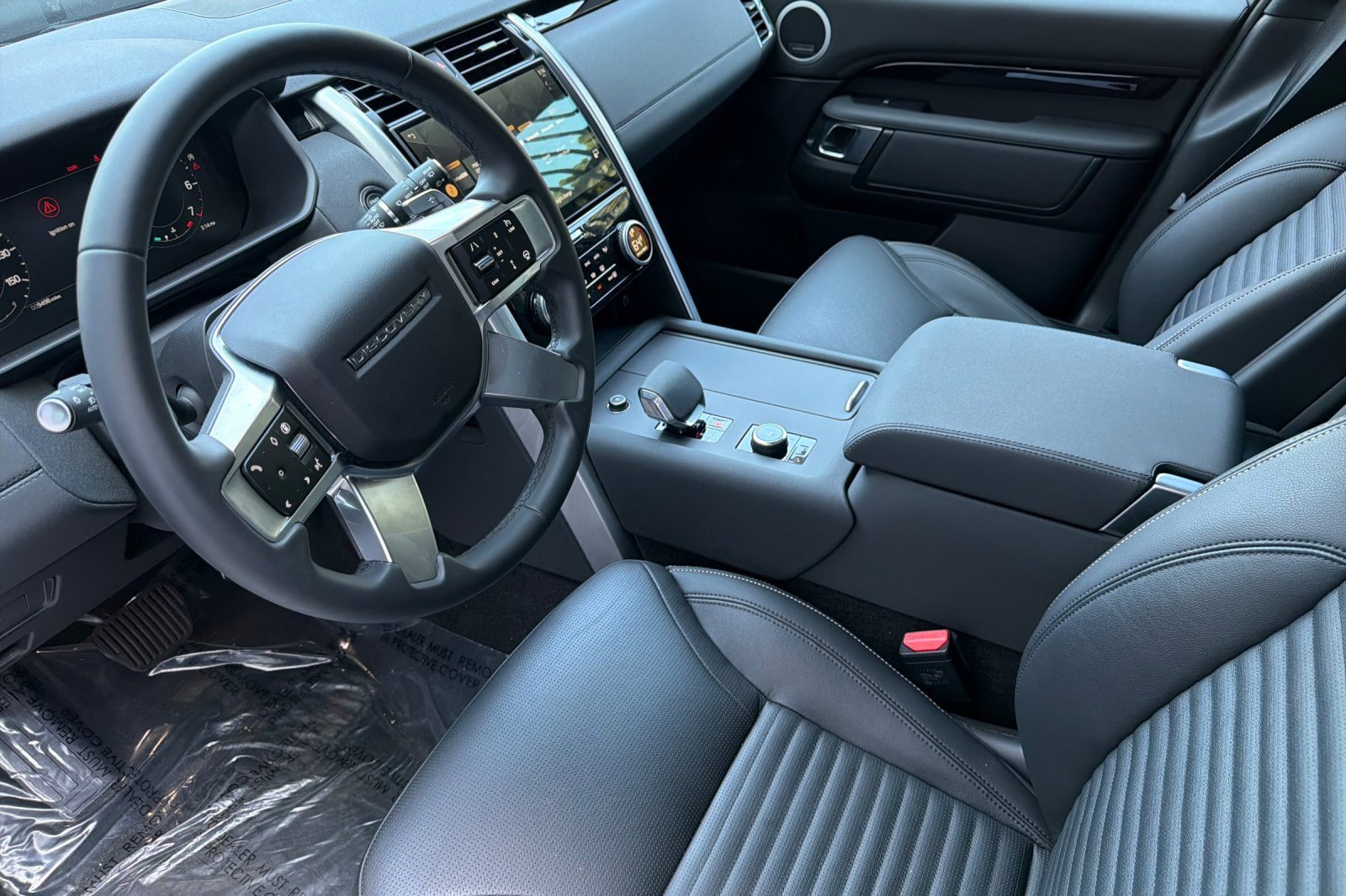 Certified 2025 Land Rover Discovery S AWD/4WD image 4