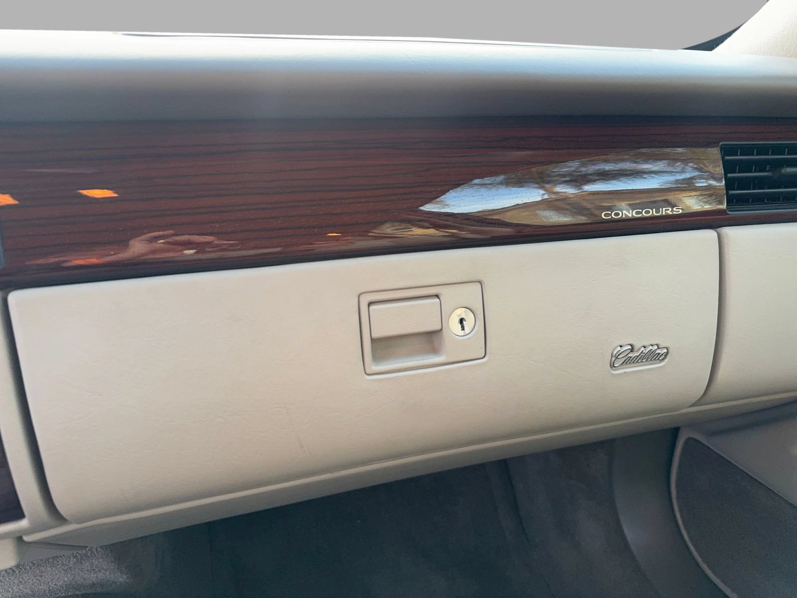 Used 1994 Cadillac De Ville Concours FWD image 25