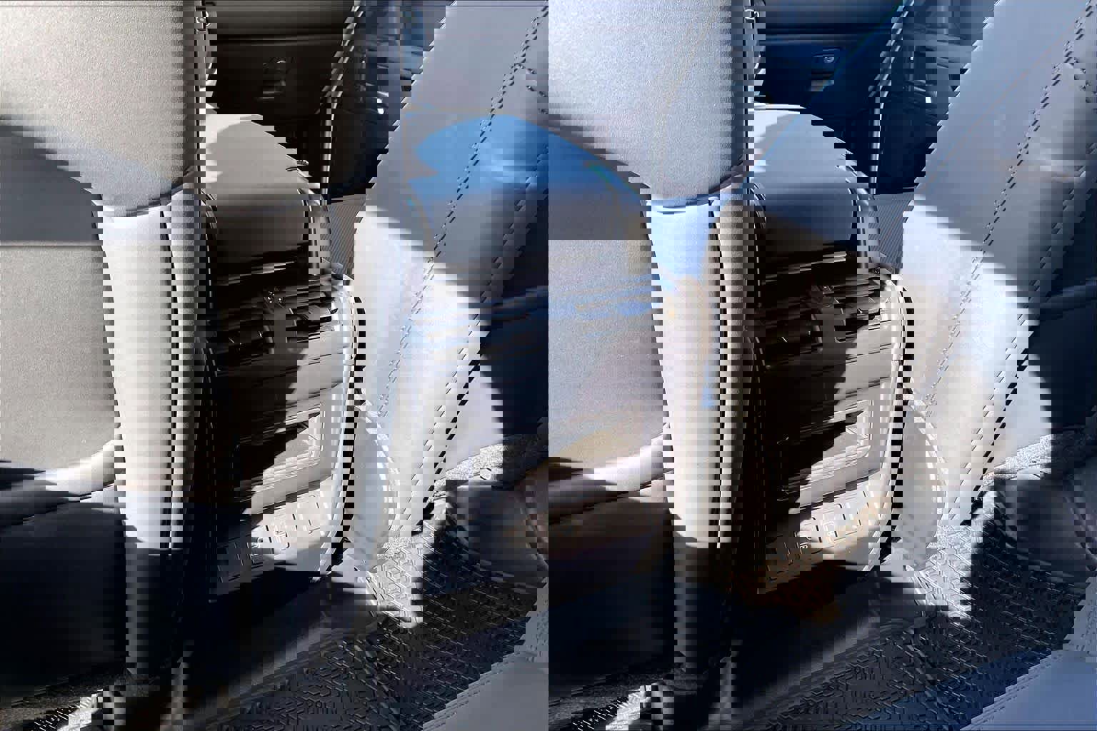 Used 2025 Land Rover Defender 110 S image 36