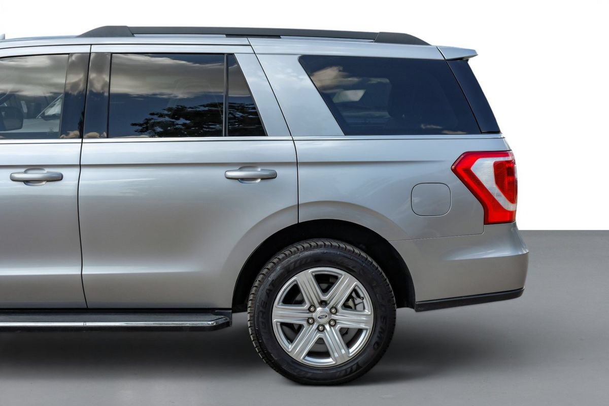 Used 2020 Ford Expedition XLT w/ Equipment Group 202A AWD/4WD image 11