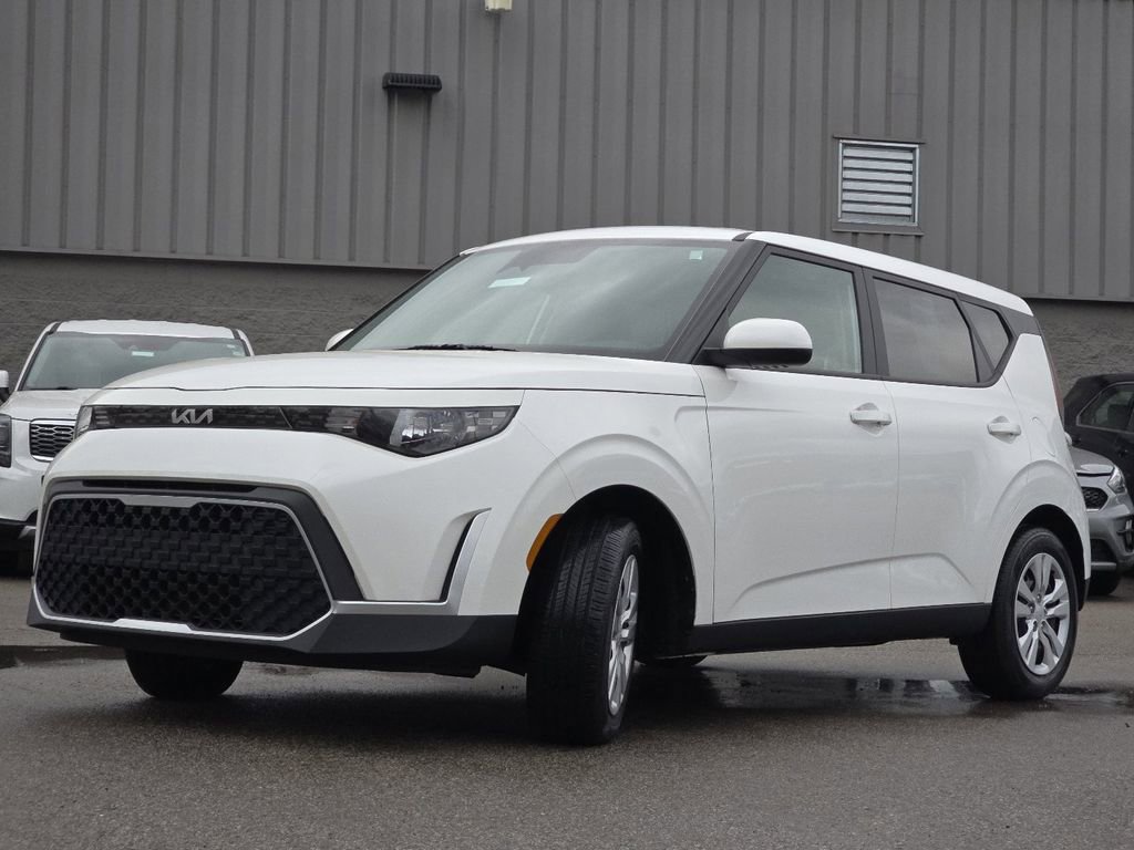 Used 2023 Kia Soul LX image 9