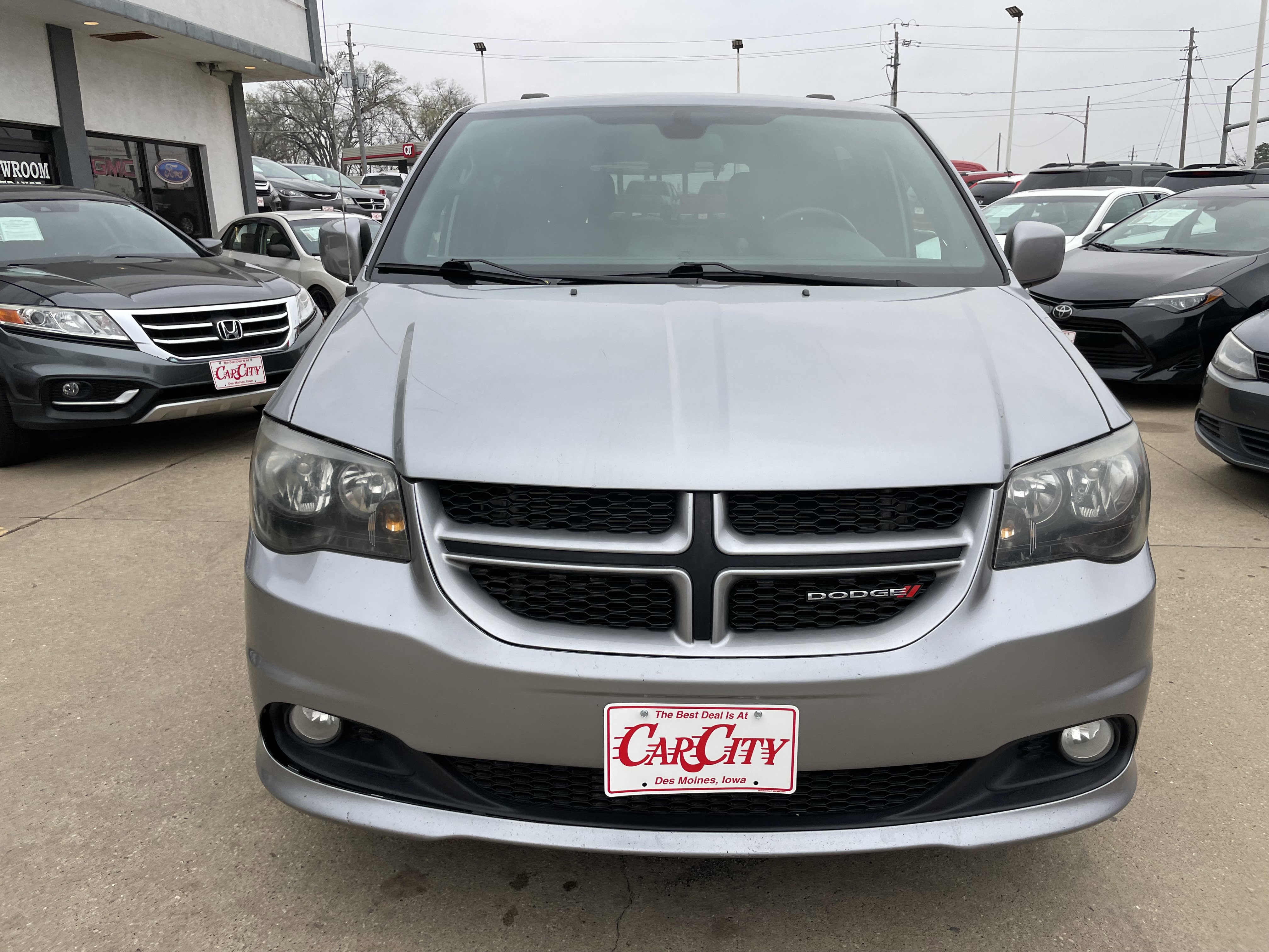 Used 2019 Dodge Grand Caravan GT image 2