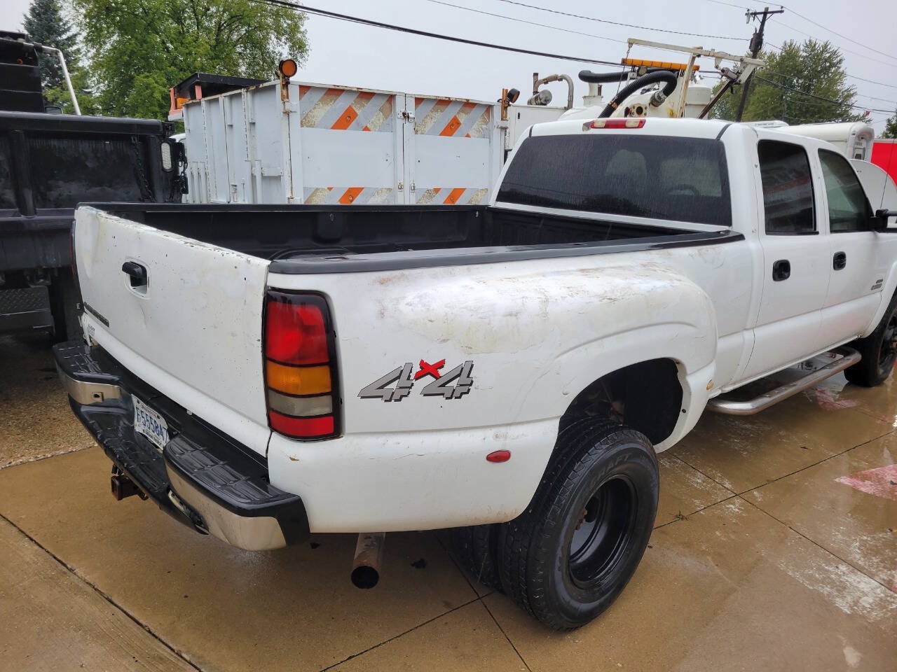Used 2006 Chevrolet Silverado 3500 LT w/ Heavy-Duty Power Package AWD/4WD image 4