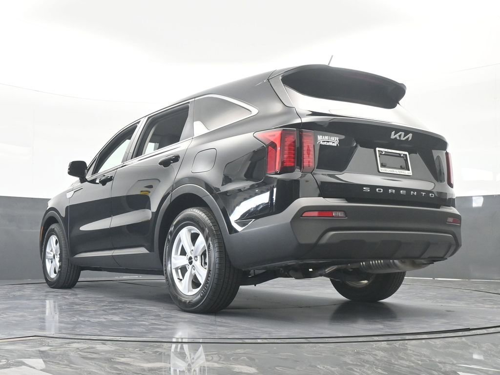 Used 2022 Kia Sorento LX image 56
