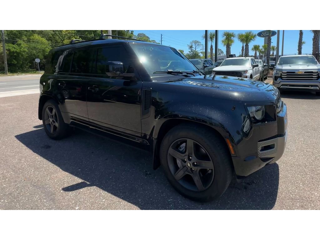 Used 2021 Land Rover Defender 110 X-Dynamic SE AWD/4WD image 2
